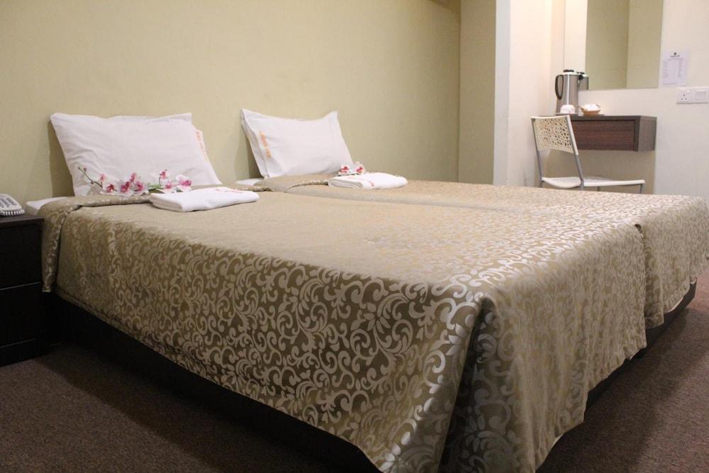 Grand Inn Hotel - Macalister Road Джордж Таун Екстериор снимка