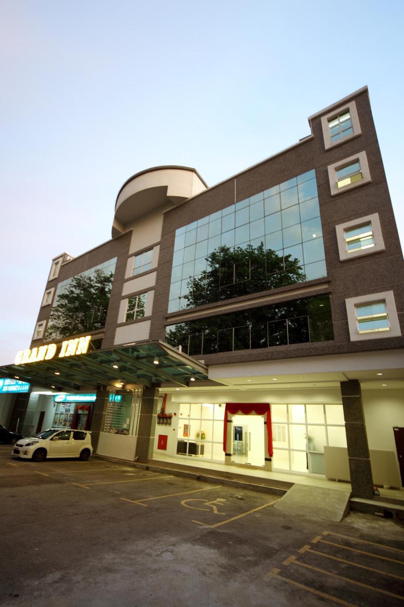 Grand Inn Hotel - Macalister Road Джордж Таун Екстериор снимка