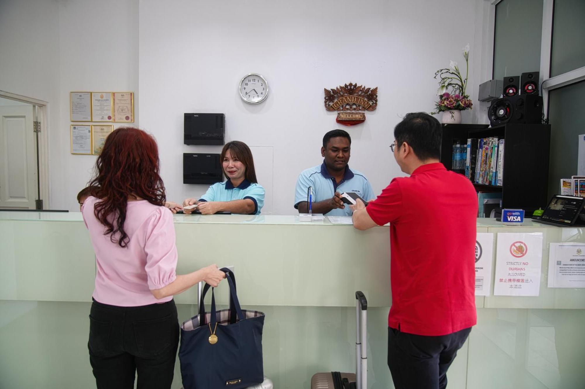 Grand Inn Hotel - Macalister Road Джордж Таун Екстериор снимка