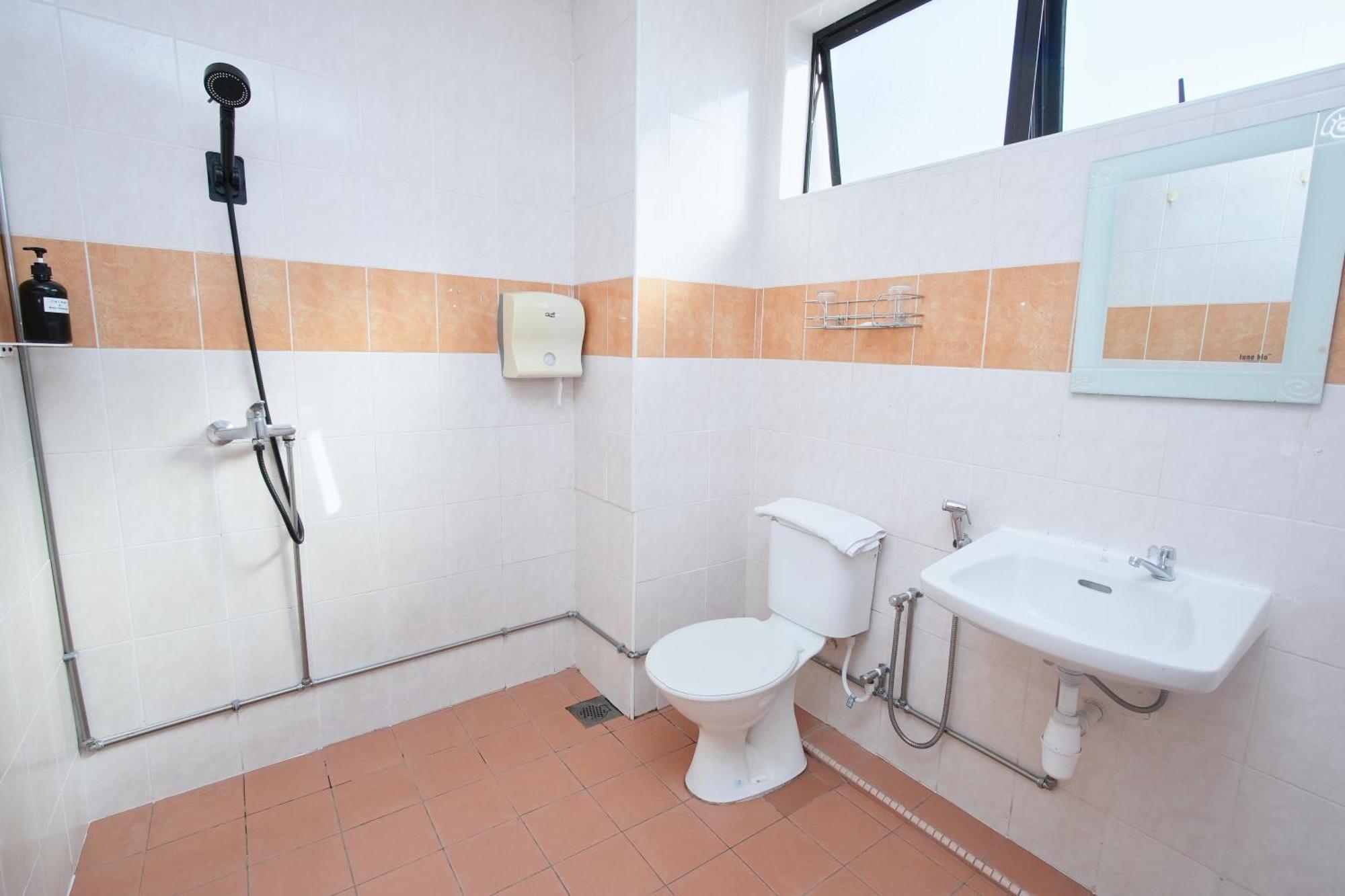 Grand Inn Hotel - Macalister Road Джордж Таун Екстериор снимка