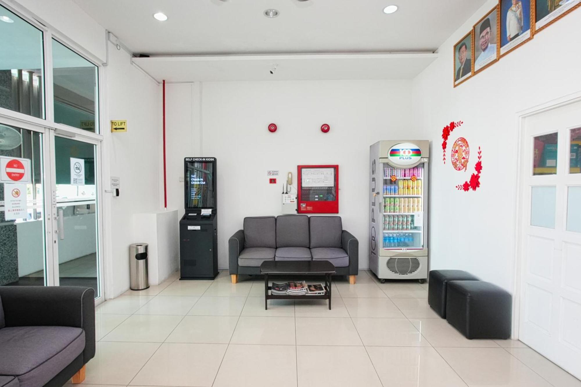 Grand Inn Hotel - Macalister Road Джордж Таун Екстериор снимка