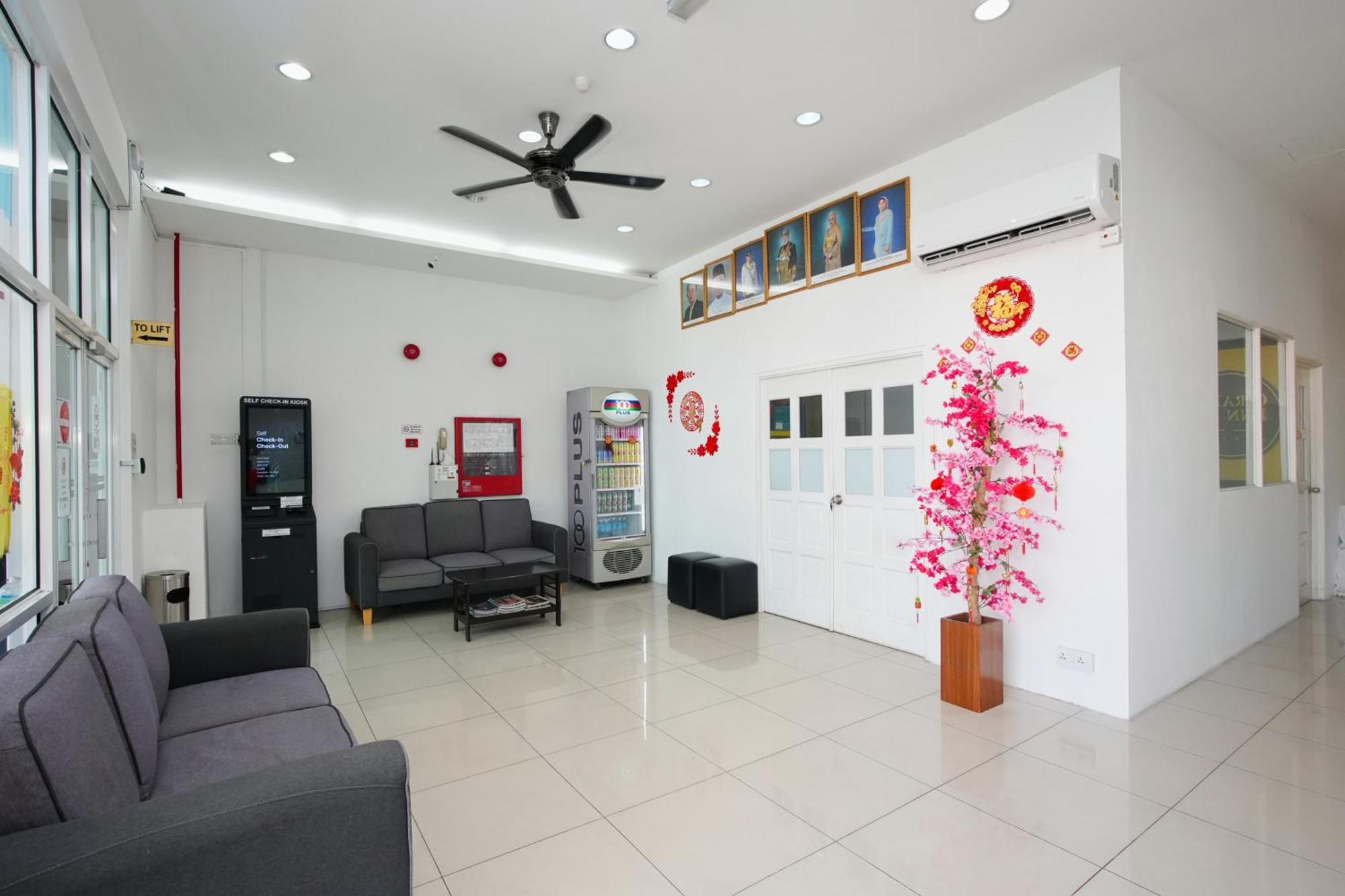 Grand Inn Hotel - Macalister Road Джордж Таун Екстериор снимка