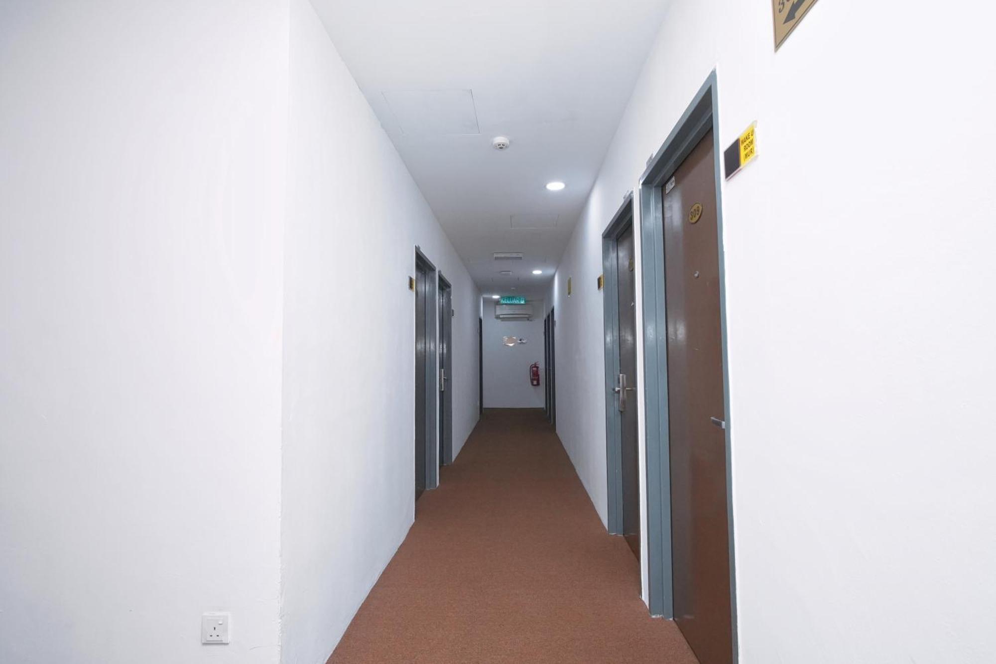 Grand Inn Hotel - Macalister Road Джордж Таун Екстериор снимка