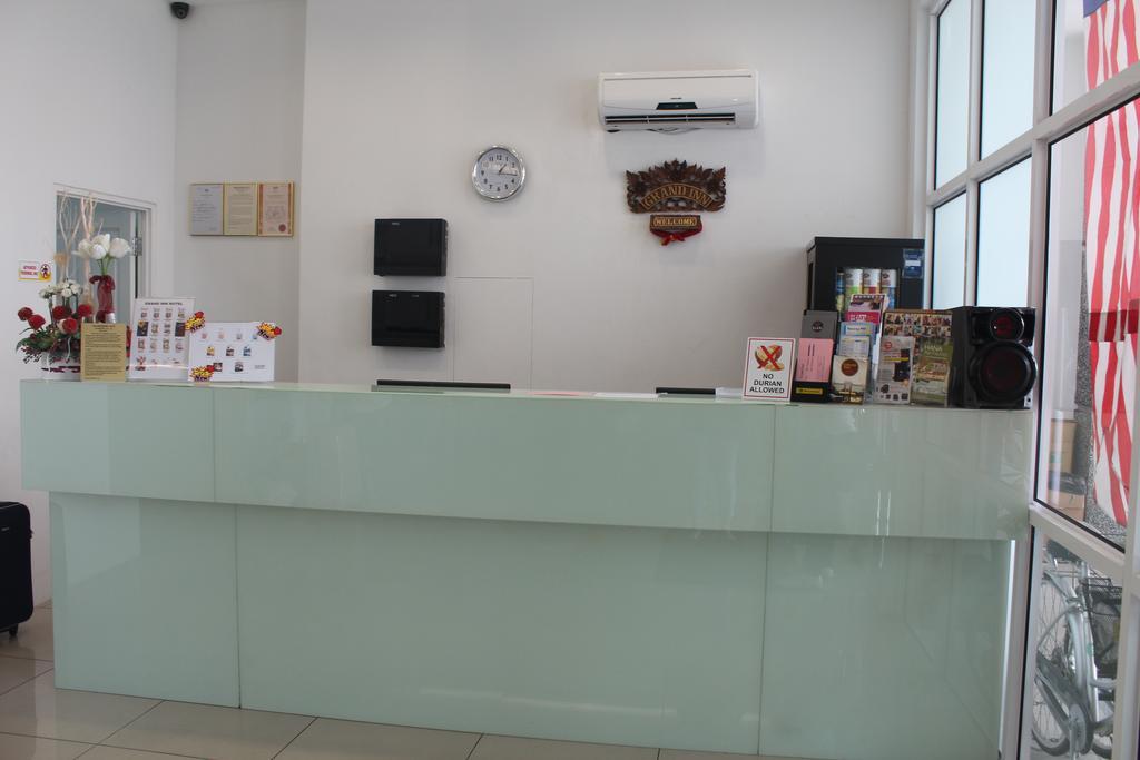 Grand Inn Hotel - Macalister Road Джордж Таун Екстериор снимка